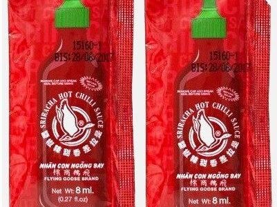 Sos chili Sriracha, bardzo ostry (chili 61%) w saszetkach 8ml – Flying Goose