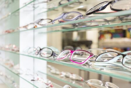Okulary: narzędzie, moda i symbol kultury