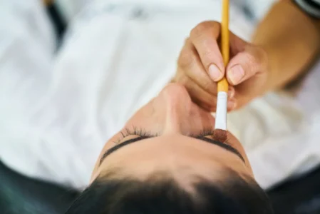 Jak zadbać o atrakcyjny wygląd brwi i rzęs w domowym spa?
