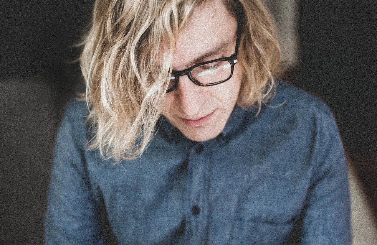 Tanie okulary korekcyjne, które łączą styl i wygodę w modnych oprawkach