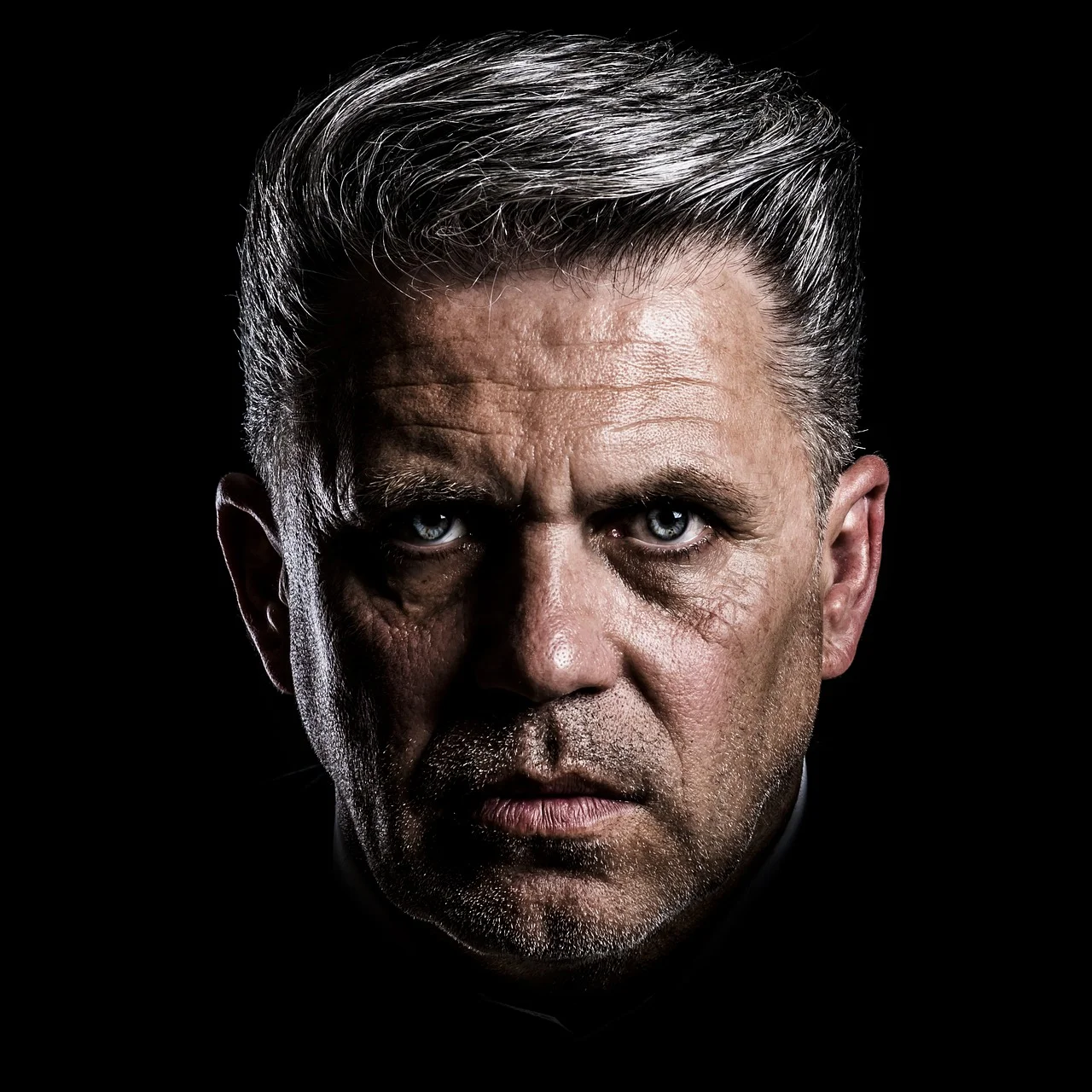 Adwokat karnista w Warszawie: kiedy i jak udzielić pełnomocnictwa procesowego