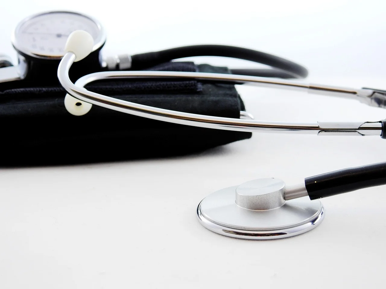 Skleroterapia pajączków — cena i kiedy wybrać leczenie żylaków lub hemoroidów